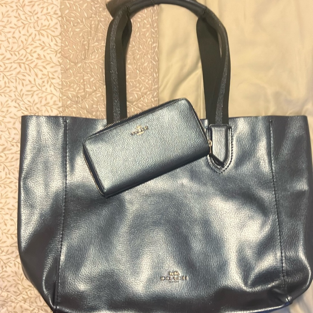 NWT! Coach Metallic Large Derby Tote blue with matching accordion wallet